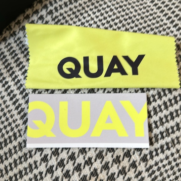 New Quay By The Way Black Frame Smoke Lens Sunglasses With Case - Picture 11 of 11